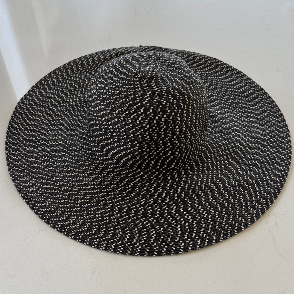 Old Navy Black and White Woven Hat Sz: L/XL